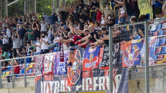 Il Picerno scende in campo con una maglia celebrativa per la promozione in B della Juve Stabia