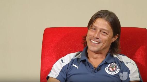 AEK Atene, follia del tecnico Almeyda: mani intorno alla gola di un addetto alla sicurezza