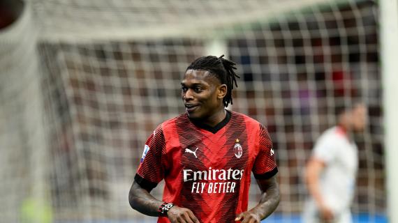 Milan-Salernitana 1-0, Leao segna e corre ad abbracciare Pioli dall
