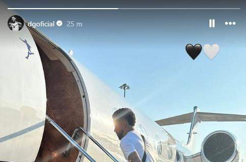 Juve, Douglas Luiz partito per Torino. Post del giocatore con un cuore bianco e uno nero