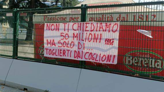 Torino, striscione dei tifosi contro Cairo: "Non ti chiediamo 50 milioni, ma solo di..."