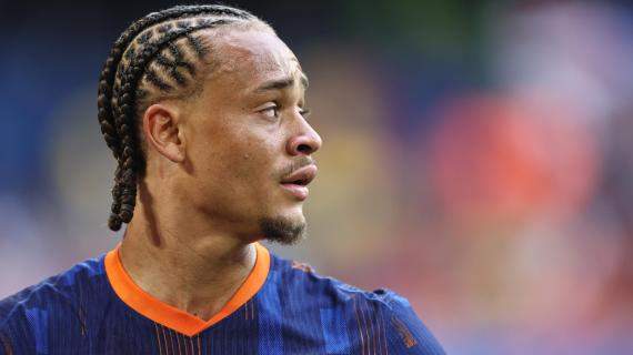 Niente Bayern, è ufficiale: Xavi Simons torna al Lipsia in prestito. Avrà la maglia numero 10