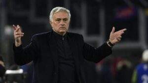 Fenerbahce, Mourinho: "Giocheremo per i tre punti. Galatasaray? Non lo analizziamo"