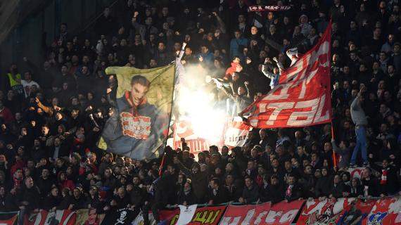 Inter-Stella Rossa vietata ai tifosi serbi: un centinaio presente a Milano, cori e fumogeni fuori dall