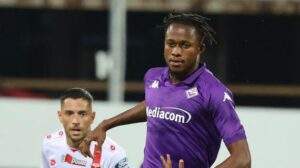 Kouame rinnova fino al 2027 con la Fiorentina, ecco la cifra del nuovo ingaggio. Oggi la firma