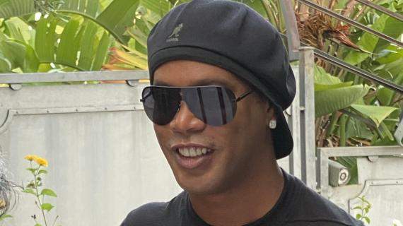 Ronaldinho torna in campo in Francia: a novembre sfida di beneficenza ad Angers