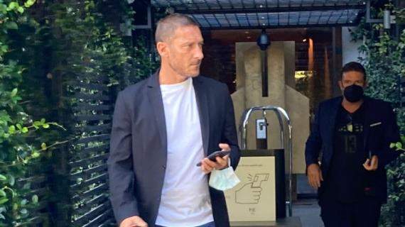 Totti esalta Fonseca: "Parliamo di un grande allenatore, ha rimesso il Milan in riga"