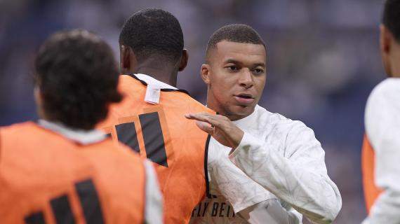 Ancelotti difende Mbappé: "Ha lo stesso problema di tutti, prova di tutto per essere al top"