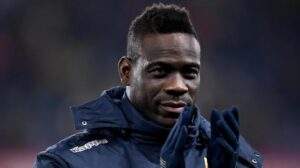 Balotelli riceve il Tapiro d