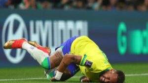 Allarme Neymar: infortunio alla coscia per un fallo da dietro, il brasiliano esce frustrato