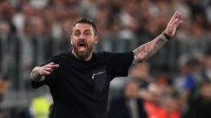 De Rossi e il suo amore per la Roma: "Tutti qui vorrebbero vestire una sola maglia..."