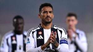 Juve-Napoli, intrigo di mercato: Danilo piace agli azzurri, i bianconeri valutano Raspadori