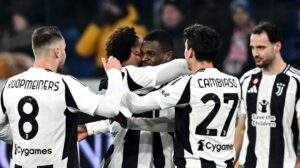 Juventus, stasera Veiga sarà a Torino: domani mattina le visite mediche