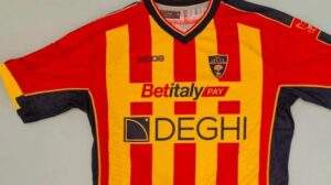 La maglia del Lecce -  Alla scoperta di M908 e della maglia fatta in casa